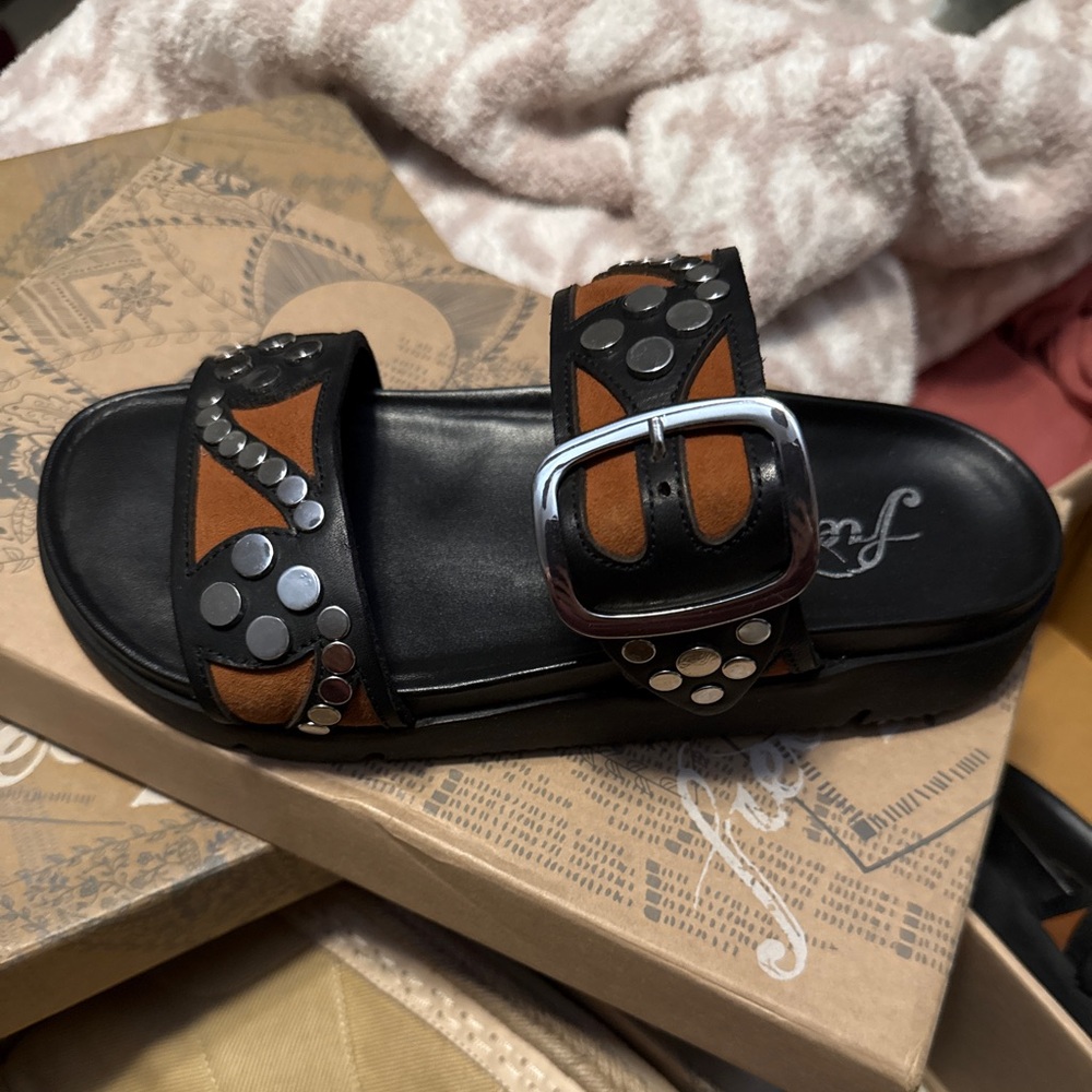 NIB FREE PEOPLE Revelry Studded sandal size 6